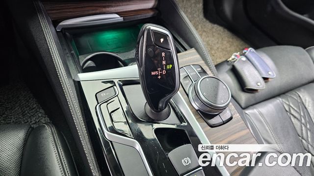 BMW 5-Series 2018 — photo 9