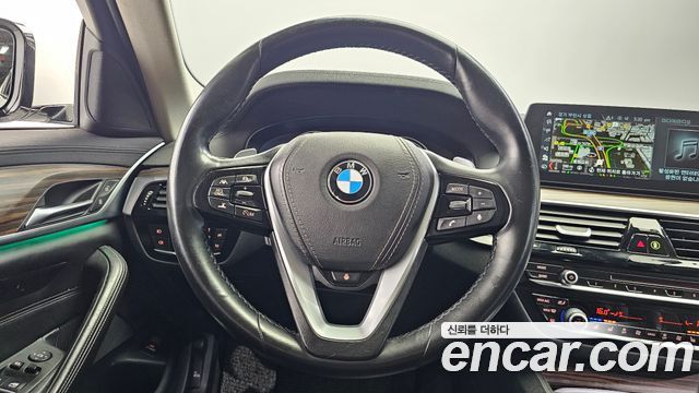 BMW 5-Series 2018 — photo 13