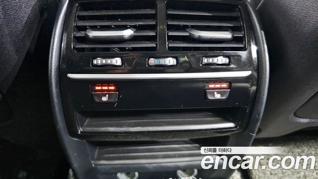 BMW 5-Series 2018 — photo 19