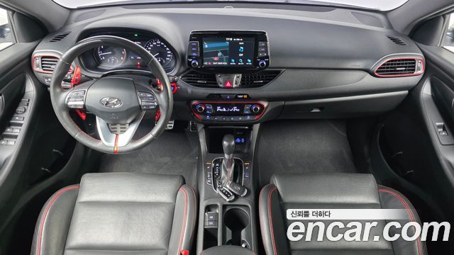 Hyundai i30 2018 — photo 10