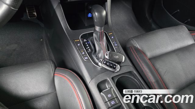 Hyundai i30 2018 — photo 12