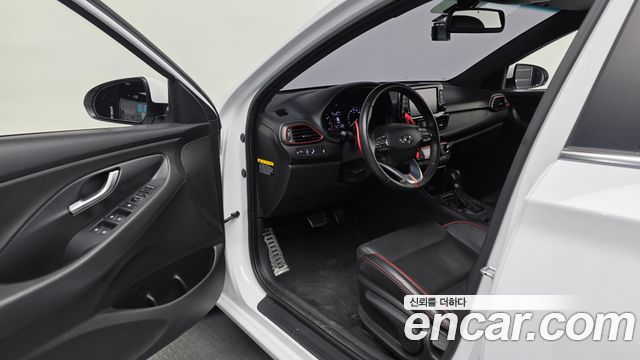 Hyundai i30 2018 — photo 13