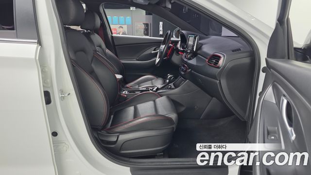 Hyundai i30 2018 — photo 17