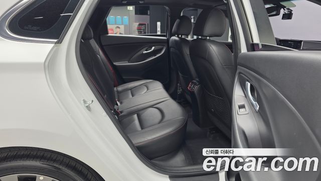 Hyundai i30 2018 — photo 18