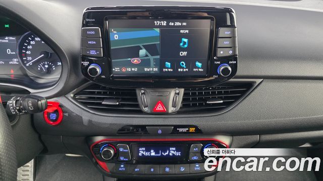Hyundai i30 2018 — photo 21
