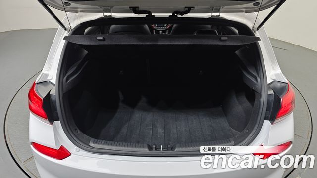 Hyundai i30 2018 — photo 26