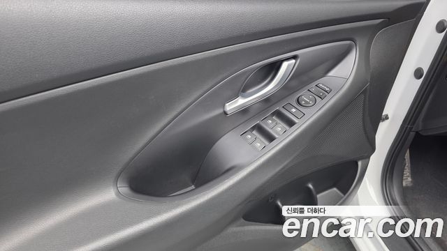 Hyundai i30 2018 — photo 14