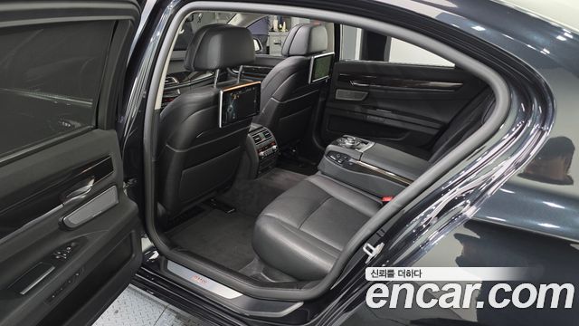 BMW 7-Series 2013 — photo 11