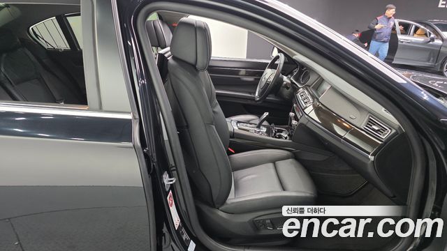 BMW 7-Series 2013 — photo 12