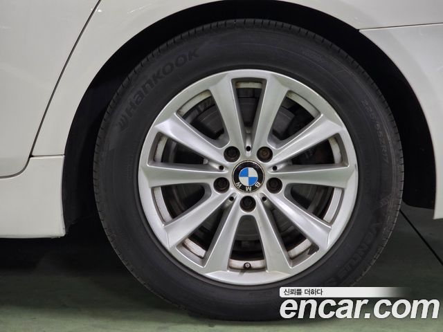 BMW 5-Series 2011 — photo 5
