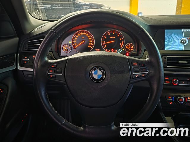 BMW 5-Series 2011 — photo 7
