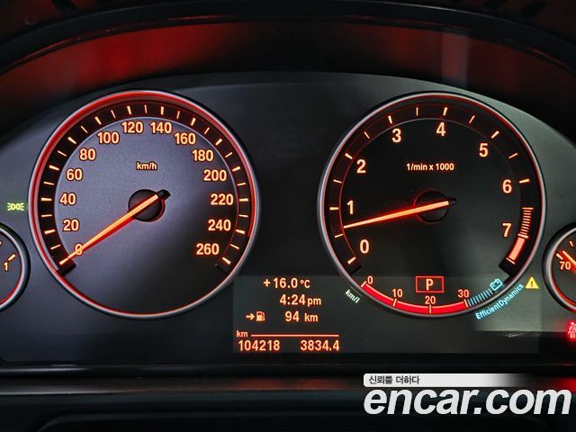 BMW 5-Series 2011 — photo 10
