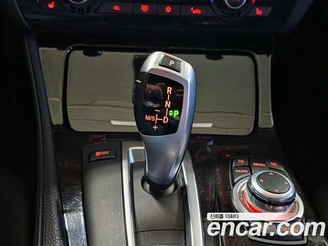 BMW 5-Series 2011 — photo 11