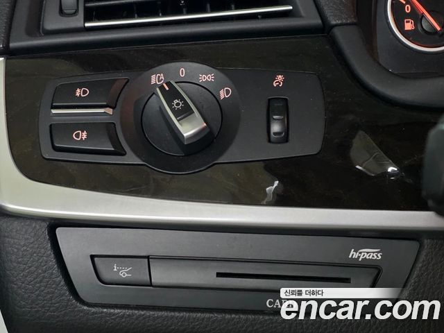 BMW 5-Series 2011 — photo 16