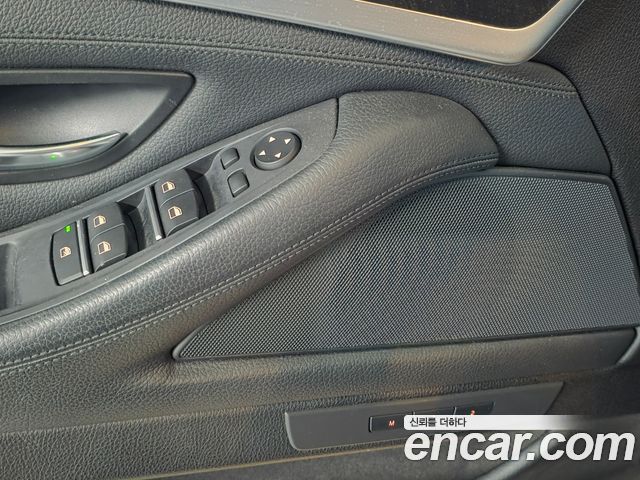 BMW 5-Series 2011 — photo 17