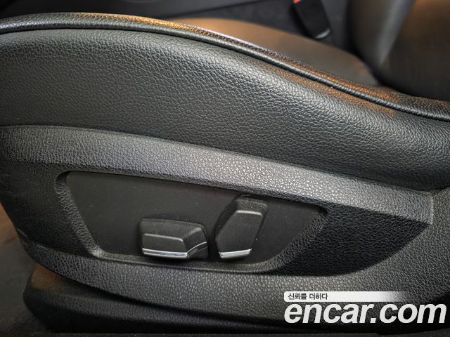 BMW 5-Series 2011 — photo 18