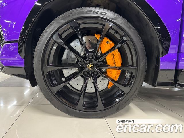Lamborghini Urus 2024 — photo 16