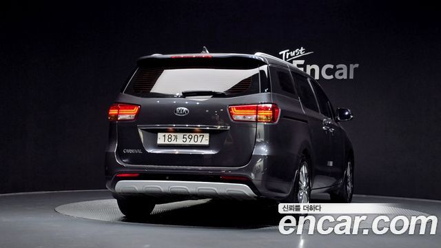 Kia Canival 2018 — photo 4