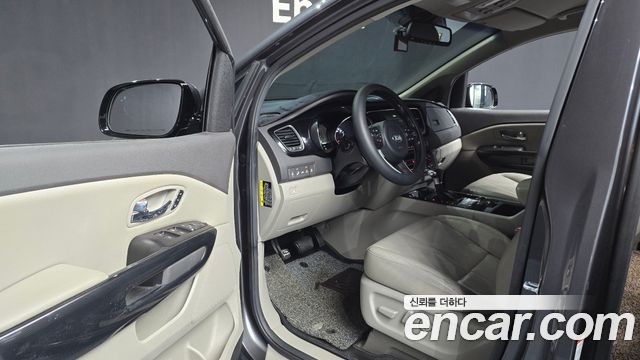 Kia Canival 2018 — photo 13