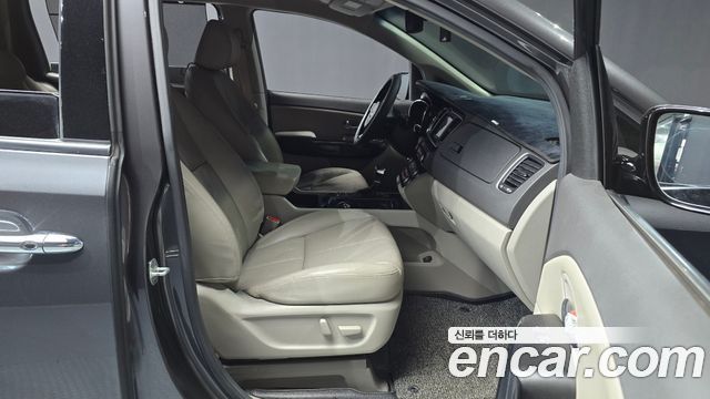 Kia Canival 2018 — photo 17