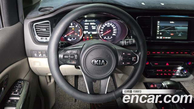 Kia Canival 2018 — photo 20