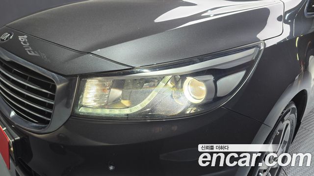 Kia Canival 2018 — photo 8