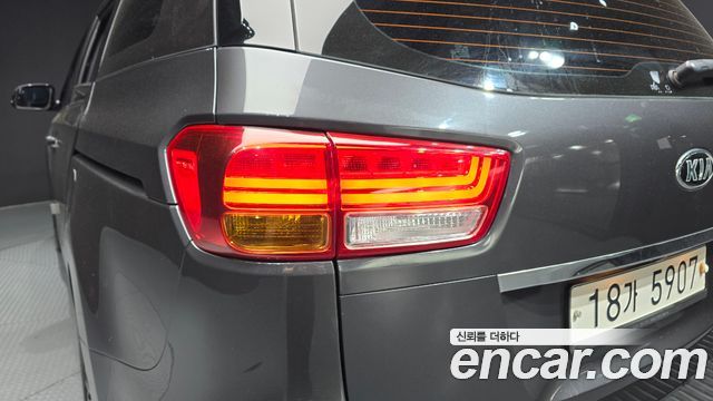 Kia Canival 2018 — photo 9