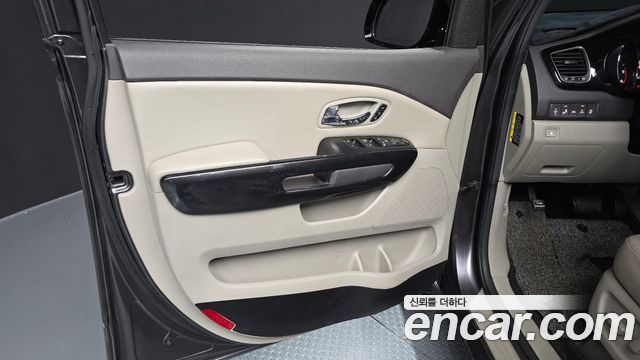 Kia Canival 2018 — photo 14