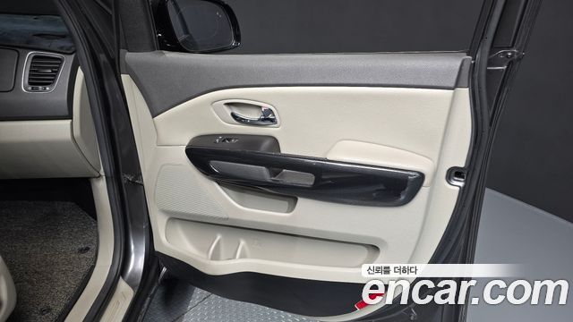 Kia Canival 2018 — photo 15