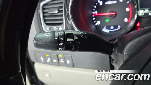 Kia Canival 2018 — photo 31