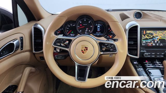 Porsche Cayenne 2017 — photo 12