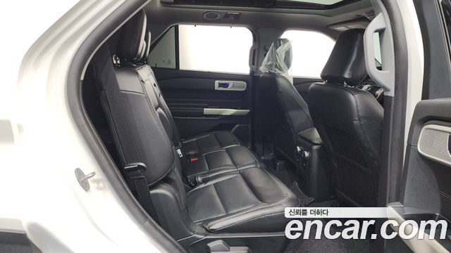 Ford Explorer 2022 — photo 11