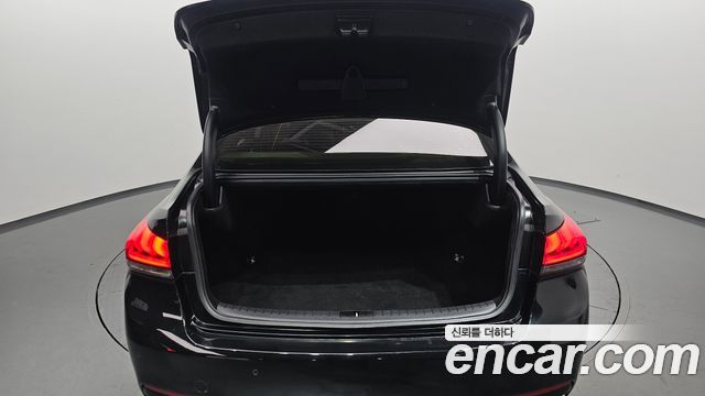 Genesis G80 2017 — photo 17