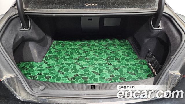 Audi A8 2015 — photo 18