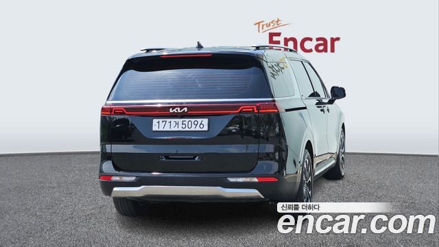 Kia Canival 2023 — photo 4