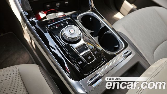 Kia Canival 2023 — photo 9