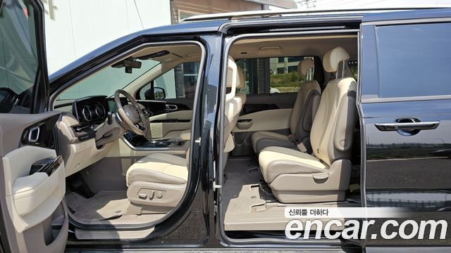 Kia Canival 2023 — photo 11