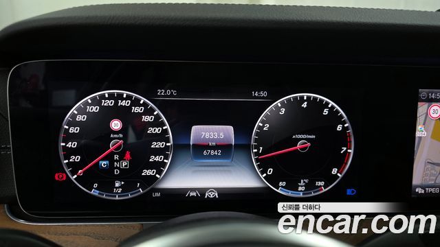 Mercedes-Benz E-Class 2020 — photo 11