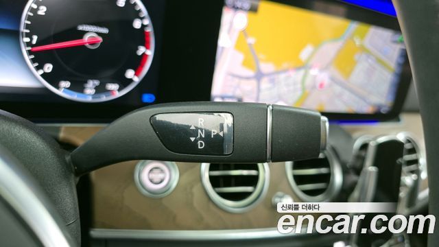 Mercedes-Benz E-Class 2020 — photo 12