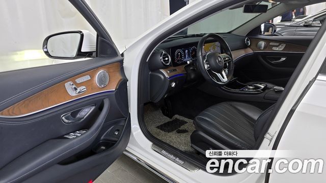 Mercedes-Benz E-Class 2020 — photo 13