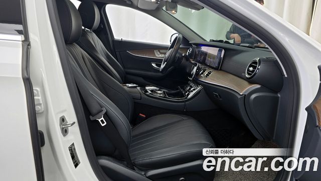 Mercedes-Benz E-Class 2020 — photo 17