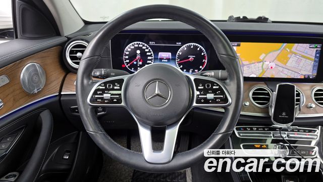 Mercedes-Benz E-Class 2020 — photo 19