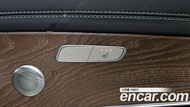 Mercedes-Benz E-Class 2020 — photo 24