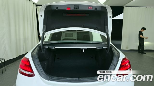 Mercedes-Benz E-Class 2020 — photo 26