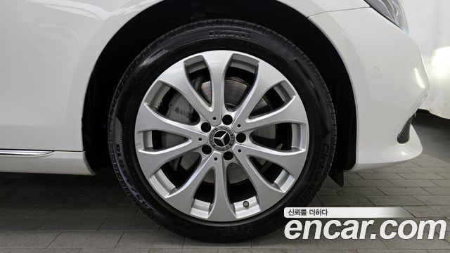 Mercedes-Benz E-Class 2020 — photo 7