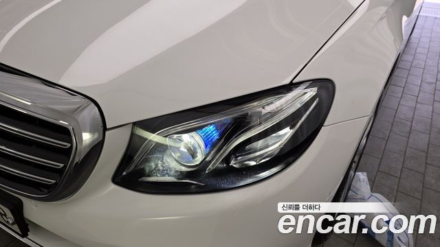 Mercedes-Benz E-Class 2020 — photo 8