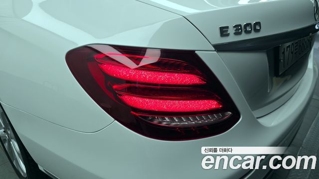 Mercedes-Benz E-Class 2020 — photo 9
