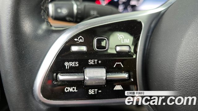 Mercedes-Benz E-Class 2020 — photo 31