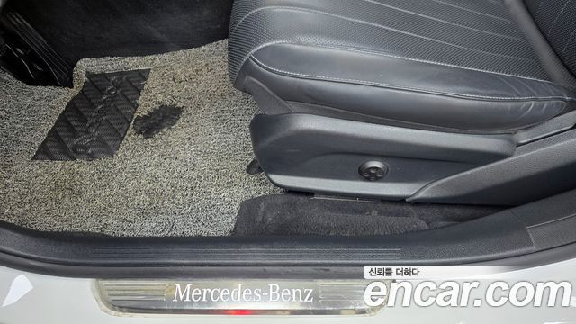 Mercedes-Benz E-Class 2020 — photo 33
