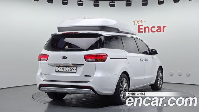 Kia Canival 2017 — photo 2